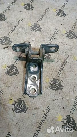 Петля передней левой двери верхняя MMC 2006г- б/у