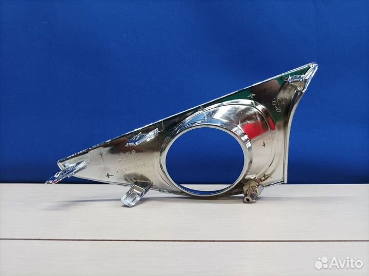 Окантовка противотуманной фары Toyota Camry XV50