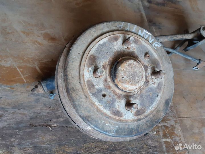 Кулак задний левый hyundai elantra 2001 г