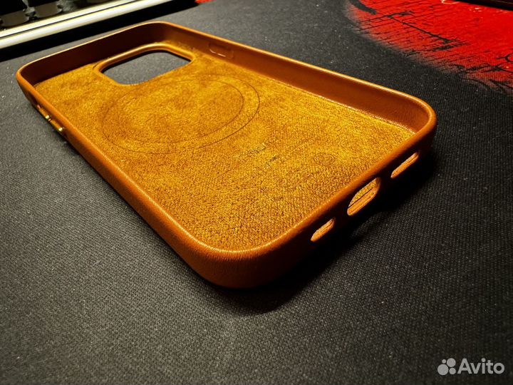 Кожанный и силиконовый чехол iPhone 13 Pro