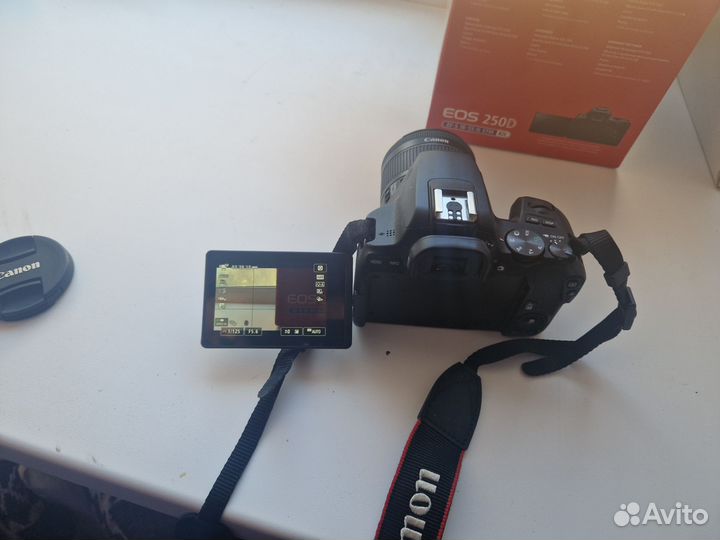 Зеркальный фотоаппарат Canon eos 200d