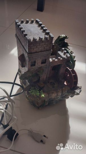 Декоративный замок с водопадом и подсветкой