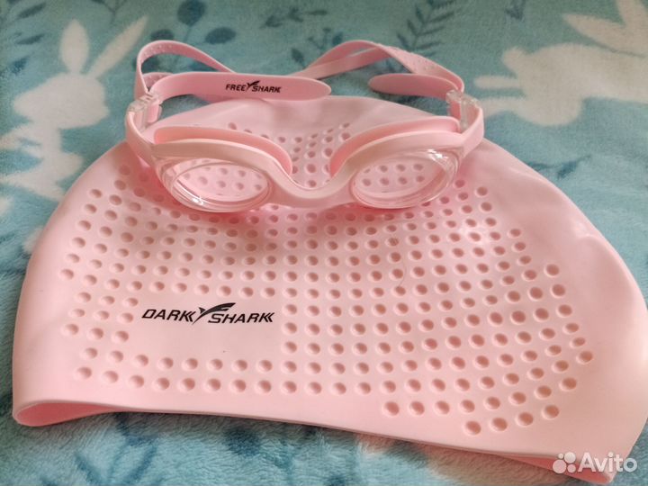 Очки и шапочка для плавания