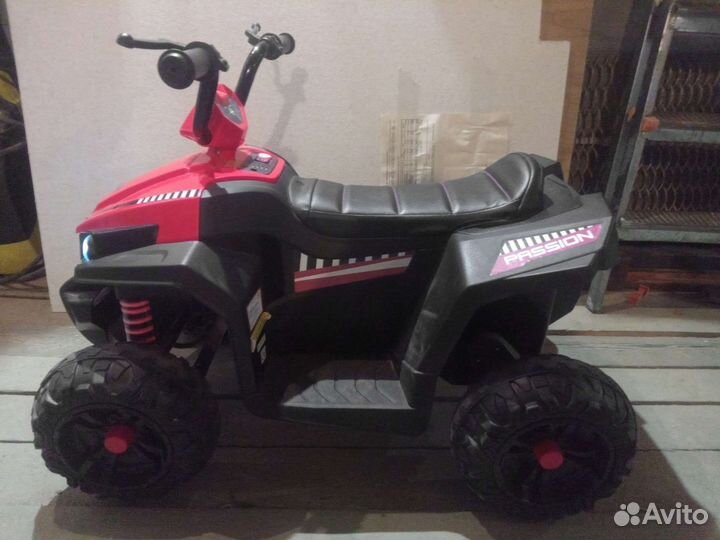 Детский квадроцикл на аккумуляторе