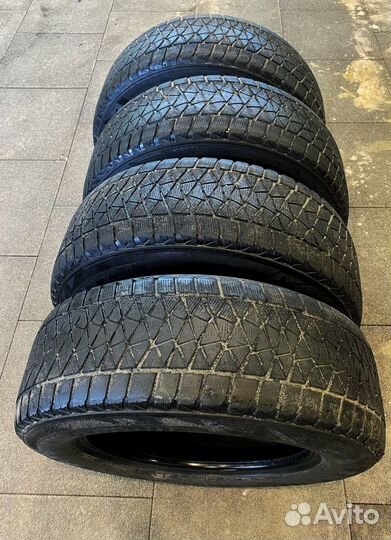 Bridgestone Blizzak DM-V2 235/65 R17