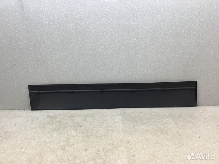 Молдинг передней правой двери VAZ 21111