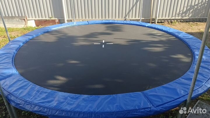 Батут с защитной сеткой