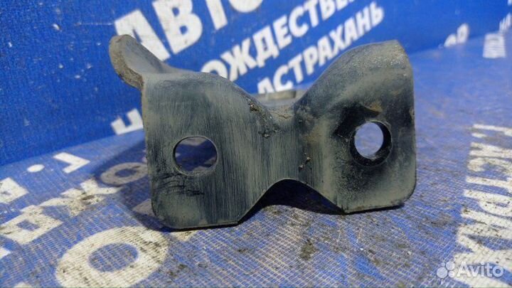 Задний буксировочный крюк Toyota Blade хэтчбек