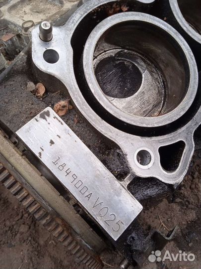 Блок цилиндров Ниссан Глория 2.5