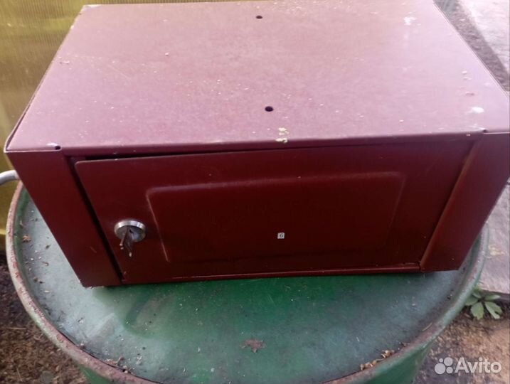Сейф металлический