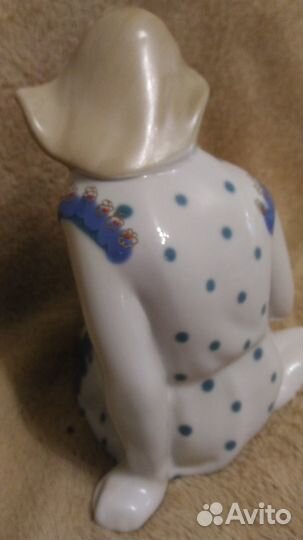 Фарфоровая статуэтка 