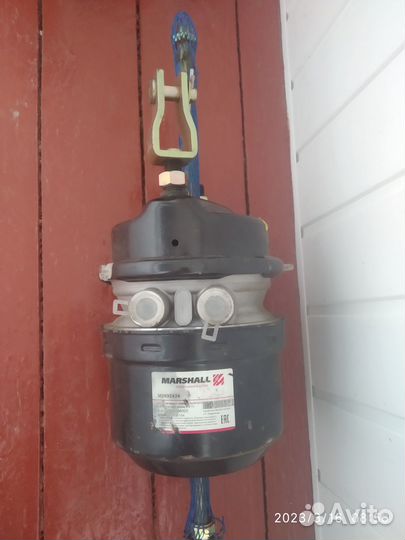 Тормозная камера с энергоаккумулятором