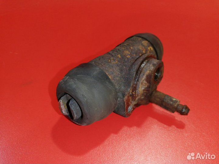 Рабочий тормозной цилиндр задний Toyota Hilux Surf