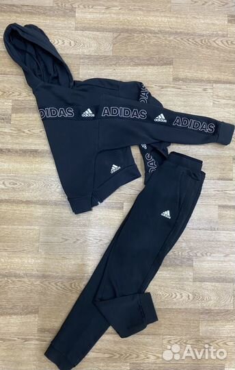 Спортивный костюм adidas