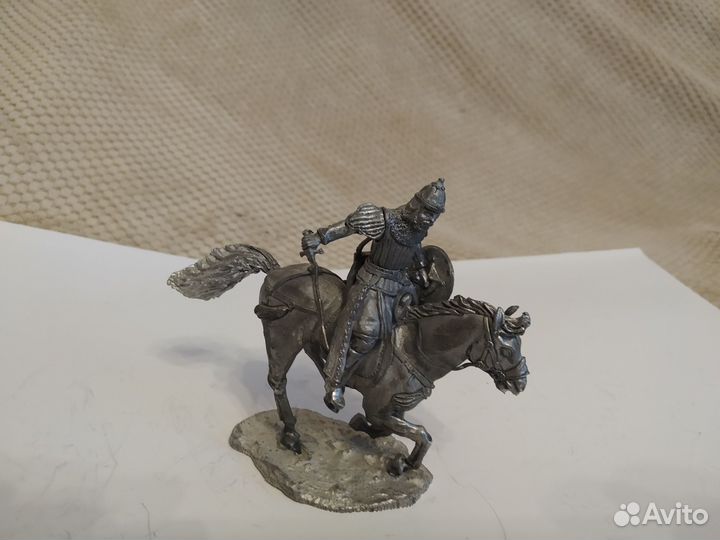 Оловянная миниатюра