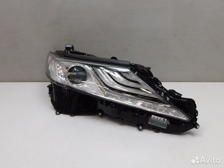 Фара правая Toyota Camry