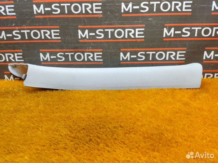 Обшивка стойки передняя правая Mercedes-Benz