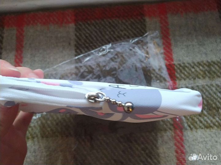 Косметичка маленькая белая с зайцами