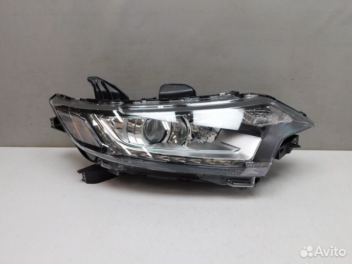 Фара правая Mitsubishi Outlander
