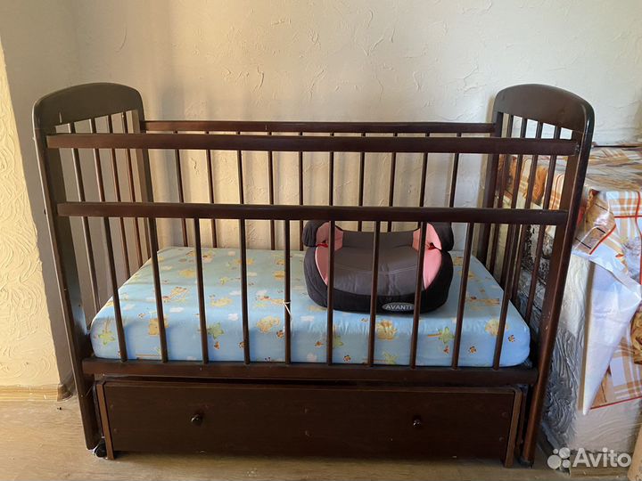 Продам детскую кроватку