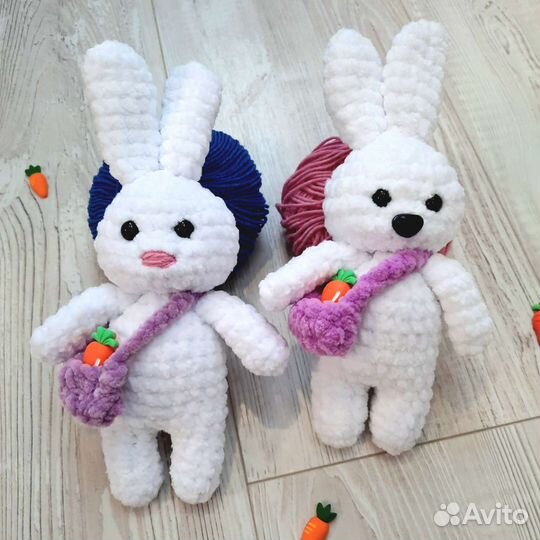 Вязаная игрушка зайчик