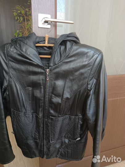 Куртка кожаная женская демисезонная