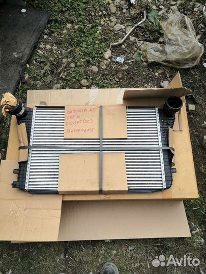 Passat CC радиатор интеркулера нов оригинал