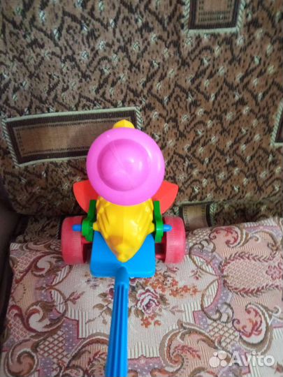 Игрушка Утёнок - каталка на колесиках с ручкой