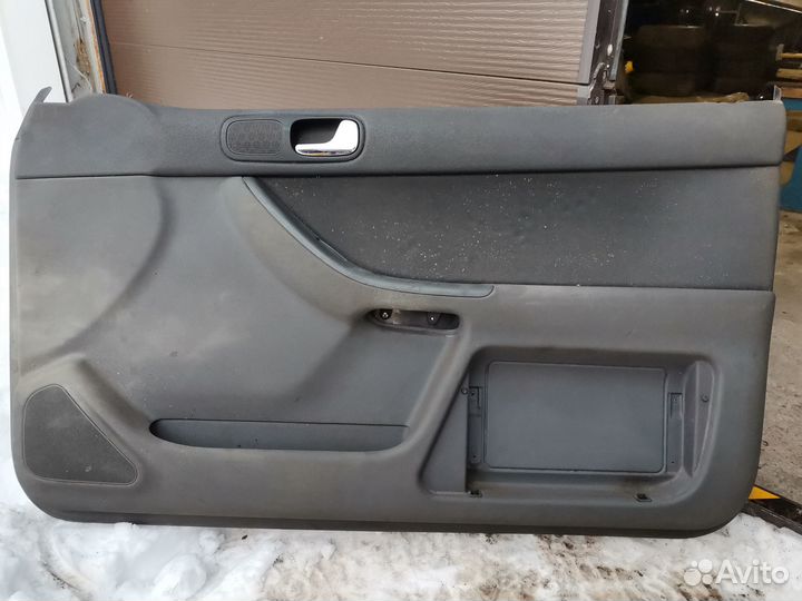 Обшивка карта двери передняя правая Audi A3