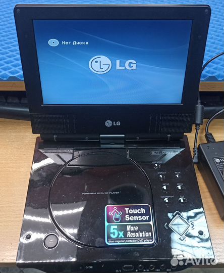 Портативный DVD плеер LG DP281B