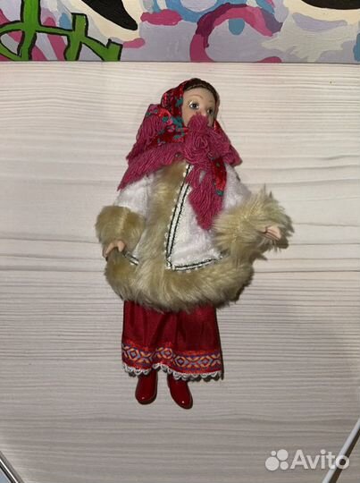 Кукла фарфоровая