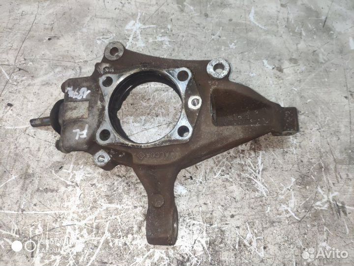 Кулак передний левый Volvo Xc70 1 SZ