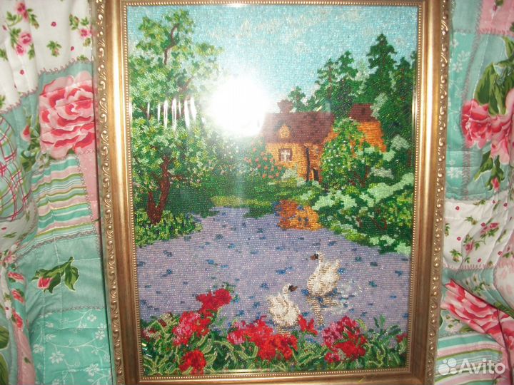 Картина вышита бисером
