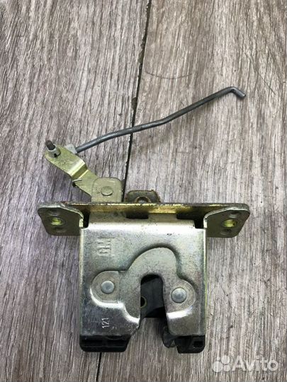 Замок крышки багажника задний Opel Vectra B