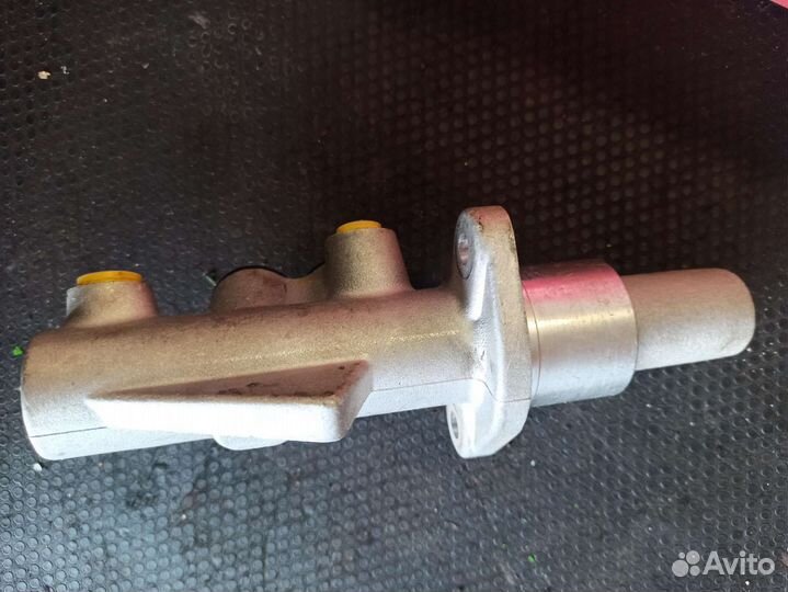 Цилиндр тормозной главный Рено