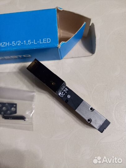 Электромагнитный клапан Festo MZH-5/2-1,5-L-LED