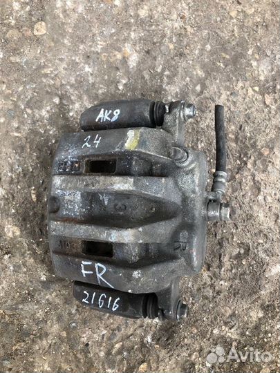 Суппорт тормозной передний правый Honda Accord 8