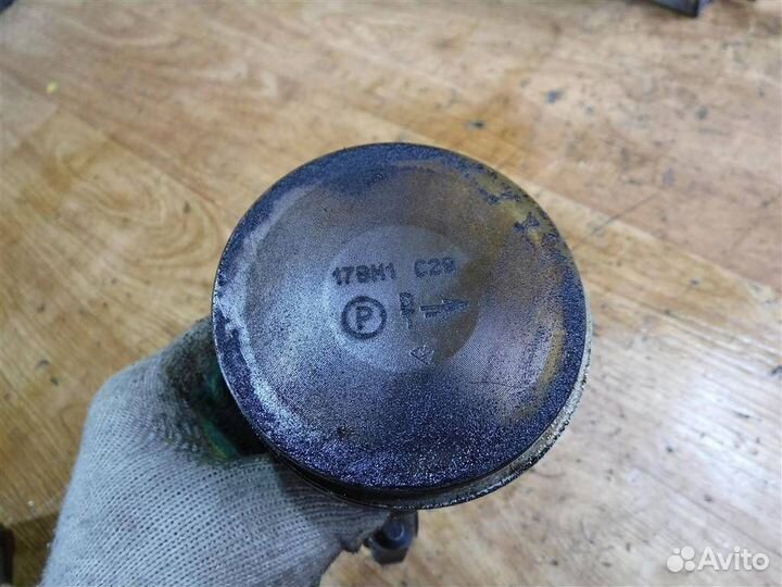 Поршень с шатуном Peugeot 206 1998-2012