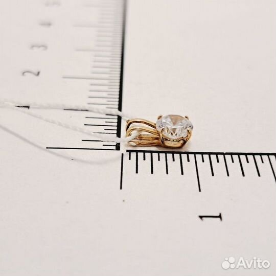 Золотая подвеска с фианитом