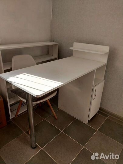 Стол для мастера маникюра бу