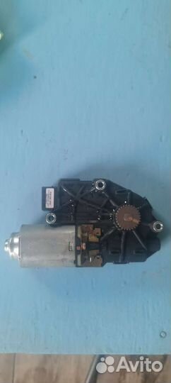 Моторчик панорамной крыши Пежо 3008