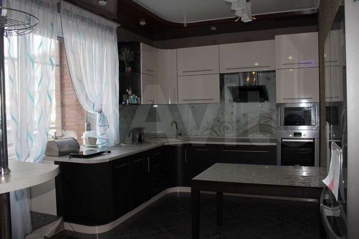 3-к. квартира, 102 м², 2/6 эт.