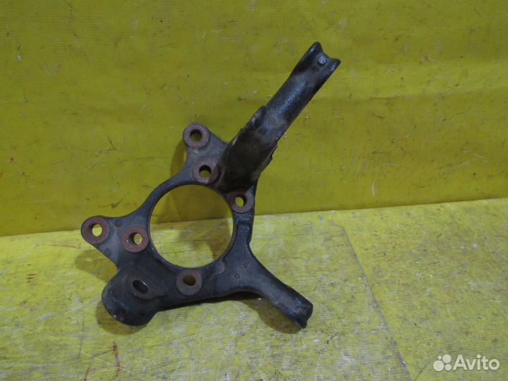 Поворотный кулак Toyota Corolla 150 07г 10994