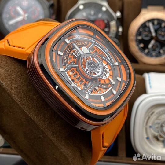 Часы механические Sevenfriday