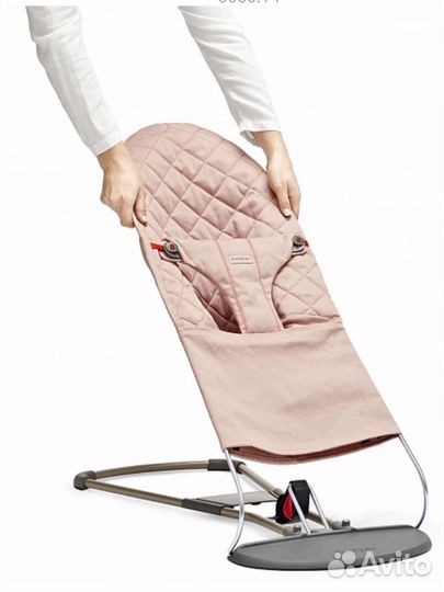 Шезлонг babybjorn с игрушкой