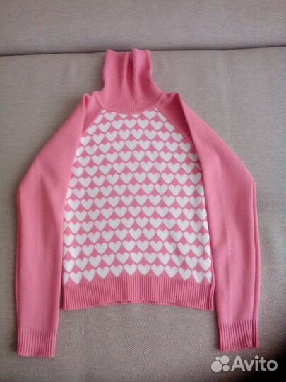 Свитер розовый с белыми сердечками