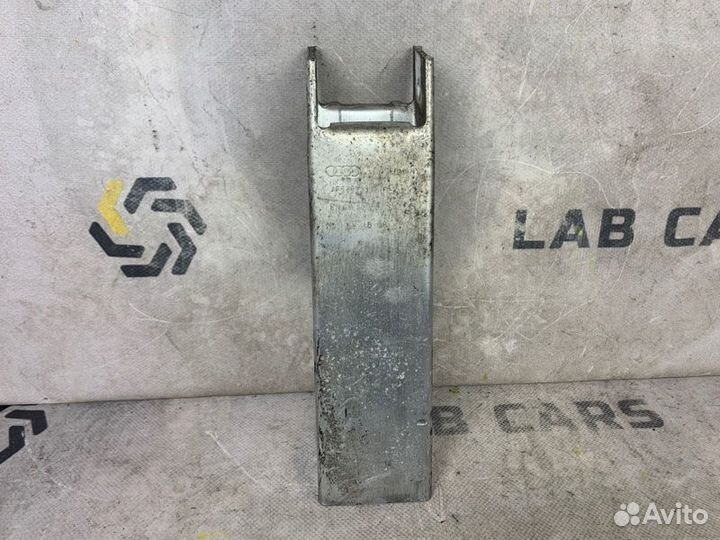 Кронштейн усилителя бампера задний Audi A6 C6