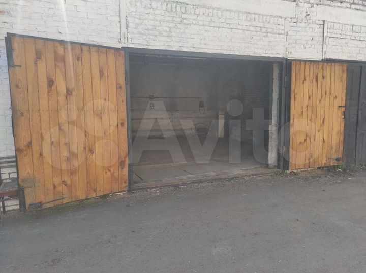 Гараж, > 30 м²