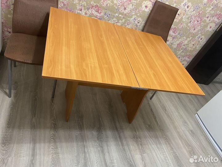 Кухонный стол