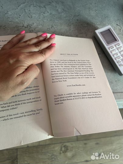 Книга-бестселлер “Жена тигра” на английском